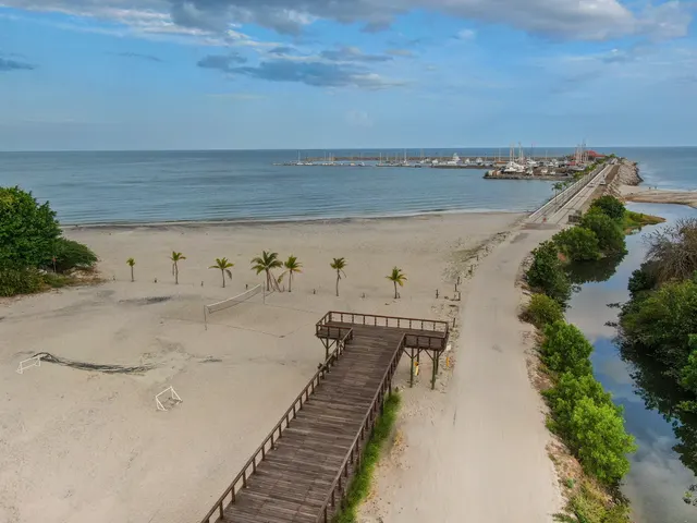 Apartment 4D · Las Olas Tower 1 11